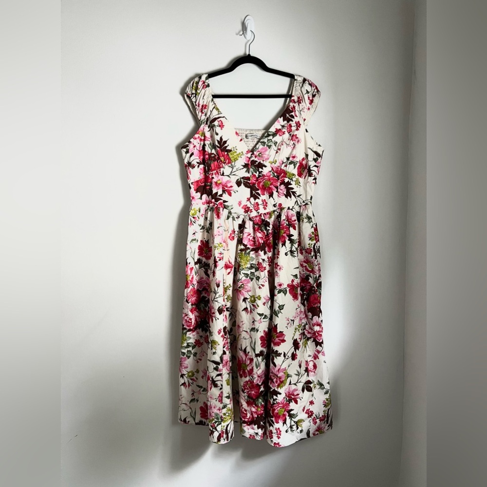NWT Gorgeous Abercrombie Floral Dress - Perfect for Brunch, Parties, & Travel!